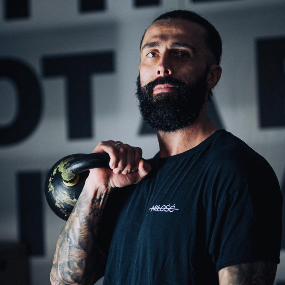 Zdjęcie przedstawiające trenera przygotowania motorycznego Krystiana Pieczarę.